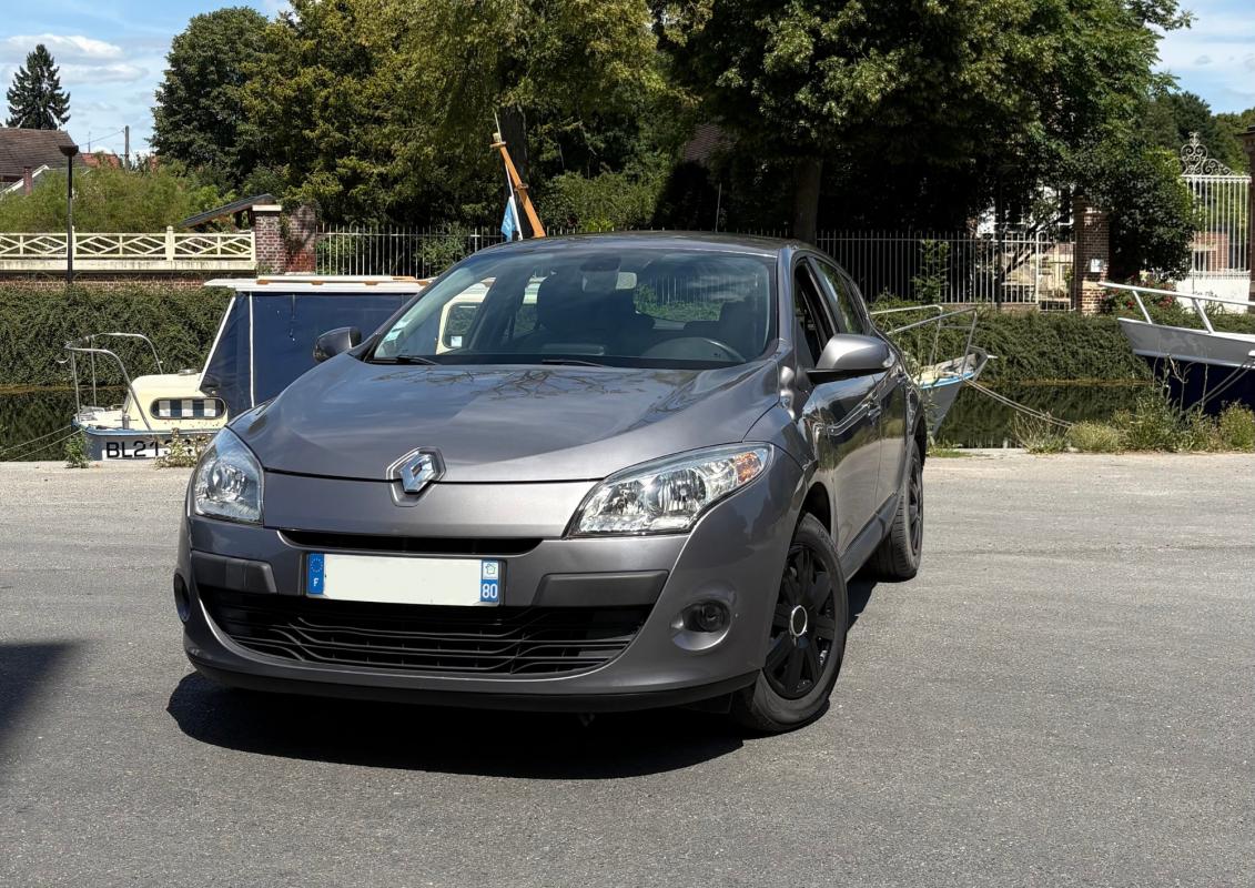 RENAULT MÉGANE - III DCI 110 CARMINAT TOM TOM FAP (2010)