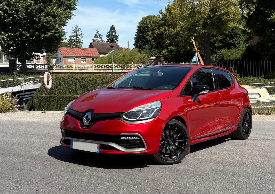 RENAULT CLIO - IV RS TROPHY 220 N°1066 FULL (2015)